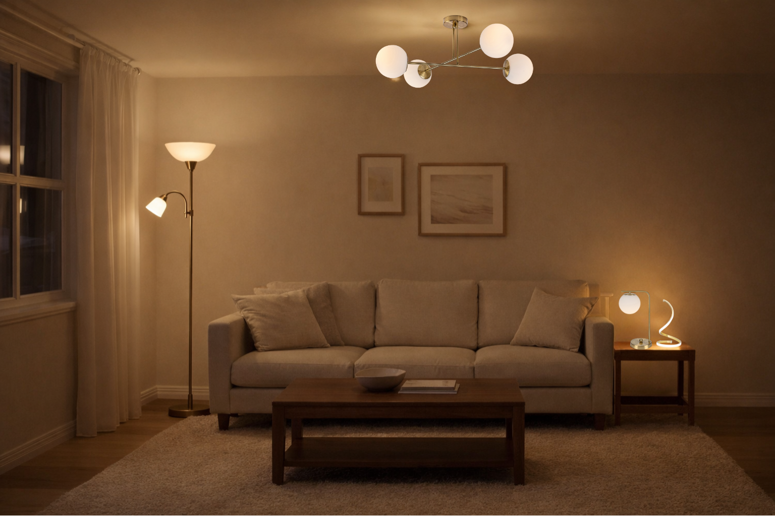 Romanticky laděný obývací pokoj s teplým kulatým stropním světlem, zlatou stojací lampou a elegantními dekorativními stolními lampami.